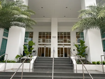 $718,000 | 950 Brickell Bay Drive, Unit 2206, Miami, FL 33131