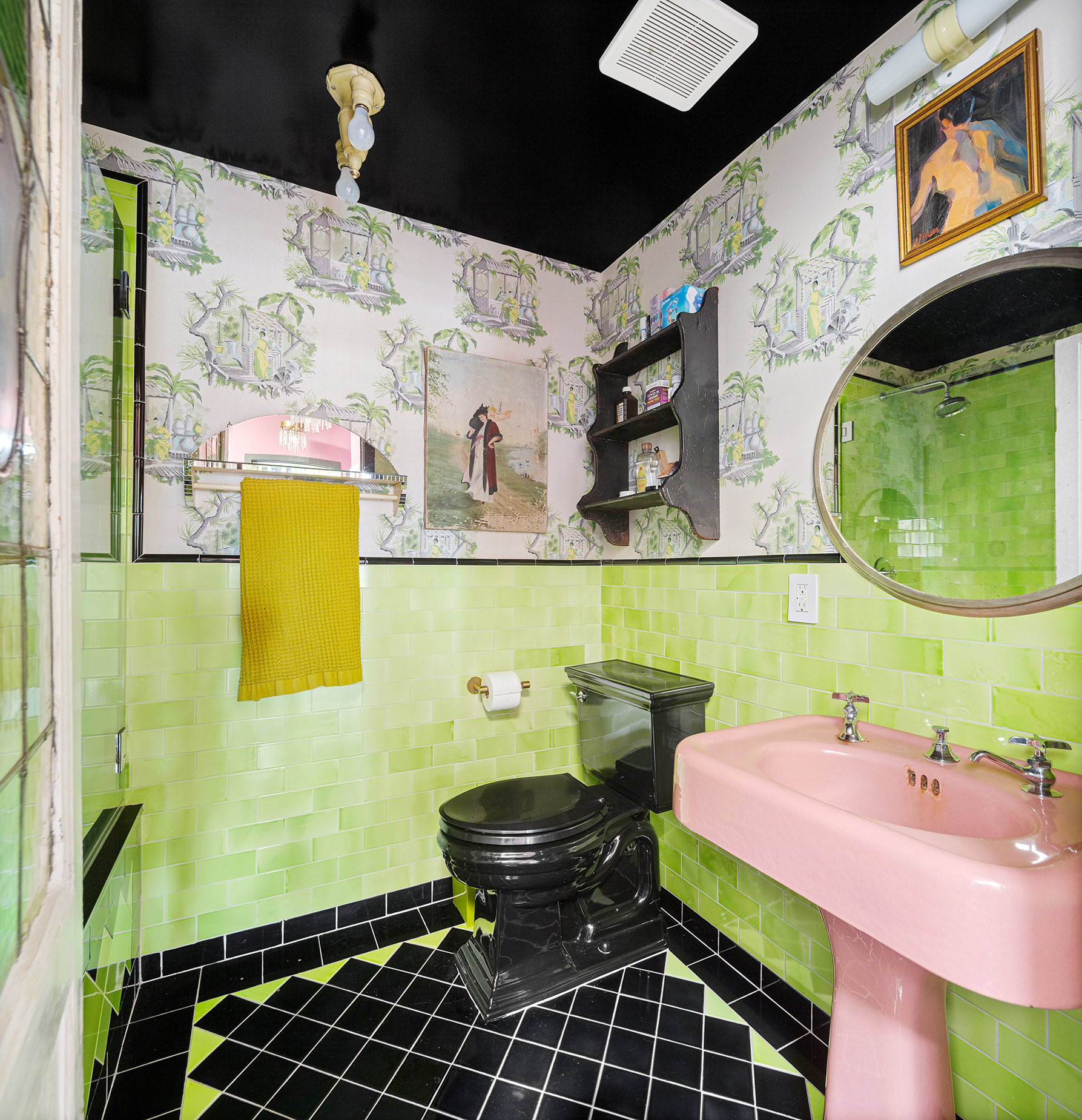 100 King Street Brooklyn, NY 11231 - Photo 14 of 21 a bathroom with a sink mirror vanity and toilet