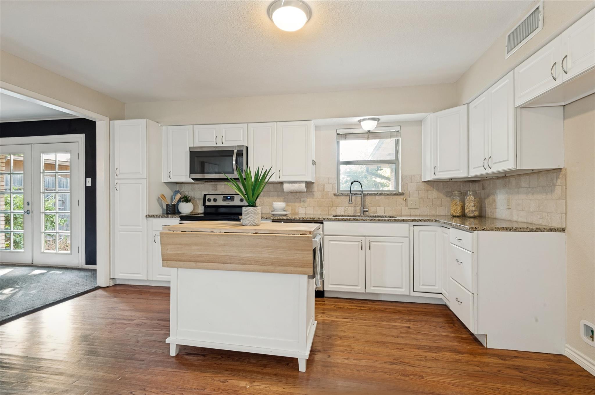 8030 Hunnicut Road Dallas, TX 75228 - Photo 16 of 30 Gallery Image 16