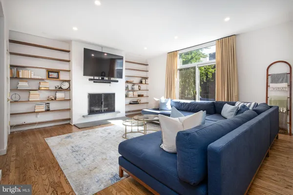 $1,795,000 | 283 Locust Street, Philadelphia, PA 19106