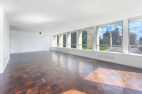 $1,695,000 | 300 East 33rd Street, Unit 9M | Kips Bay