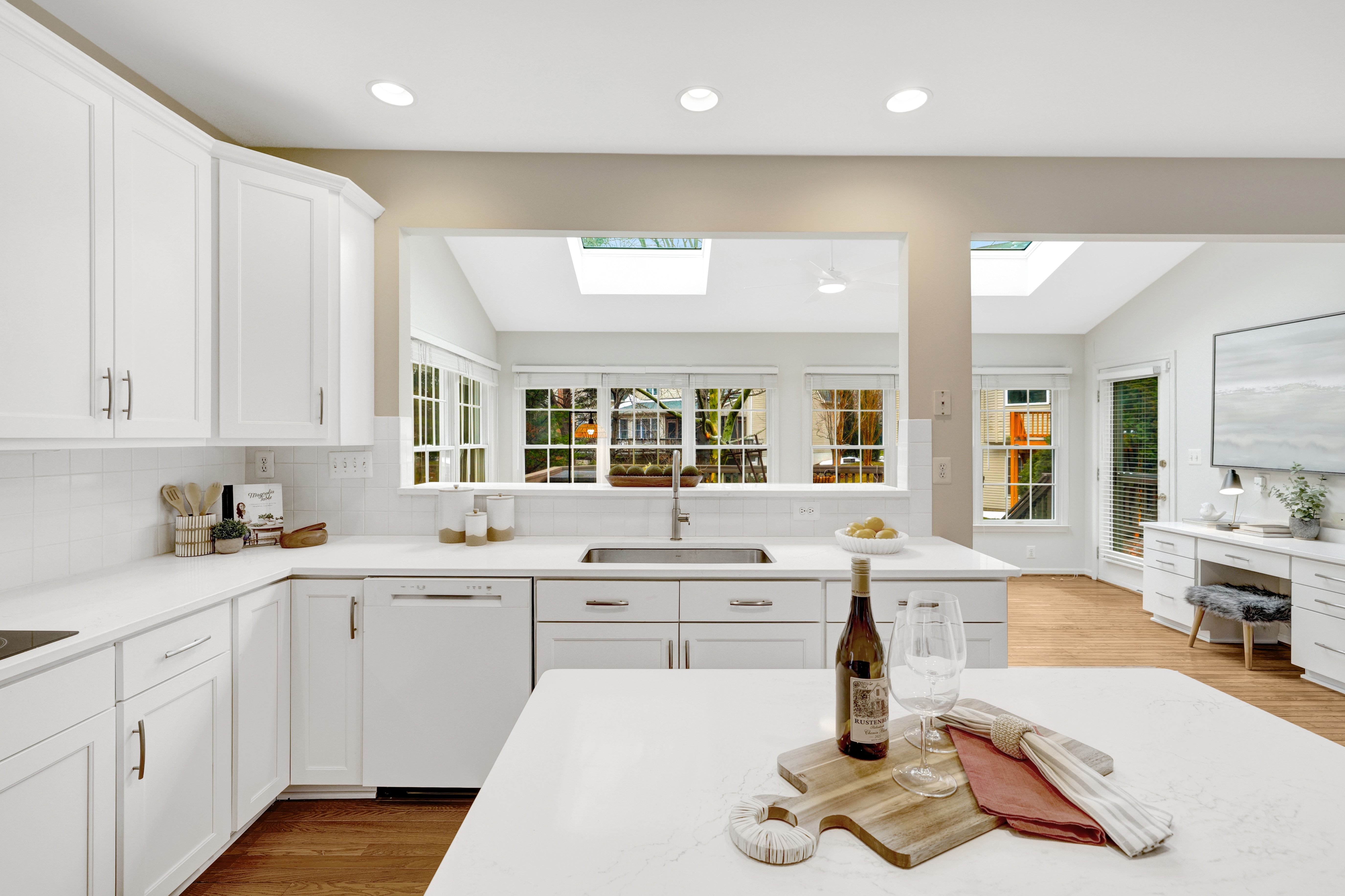 1295 Gatesmeadow Way Reston, VA 20194 - Photo 17 of 57