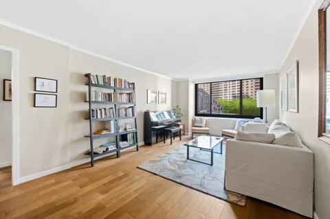 $735,000 | 2025 Broadway, Unit 3A | Upper West Side