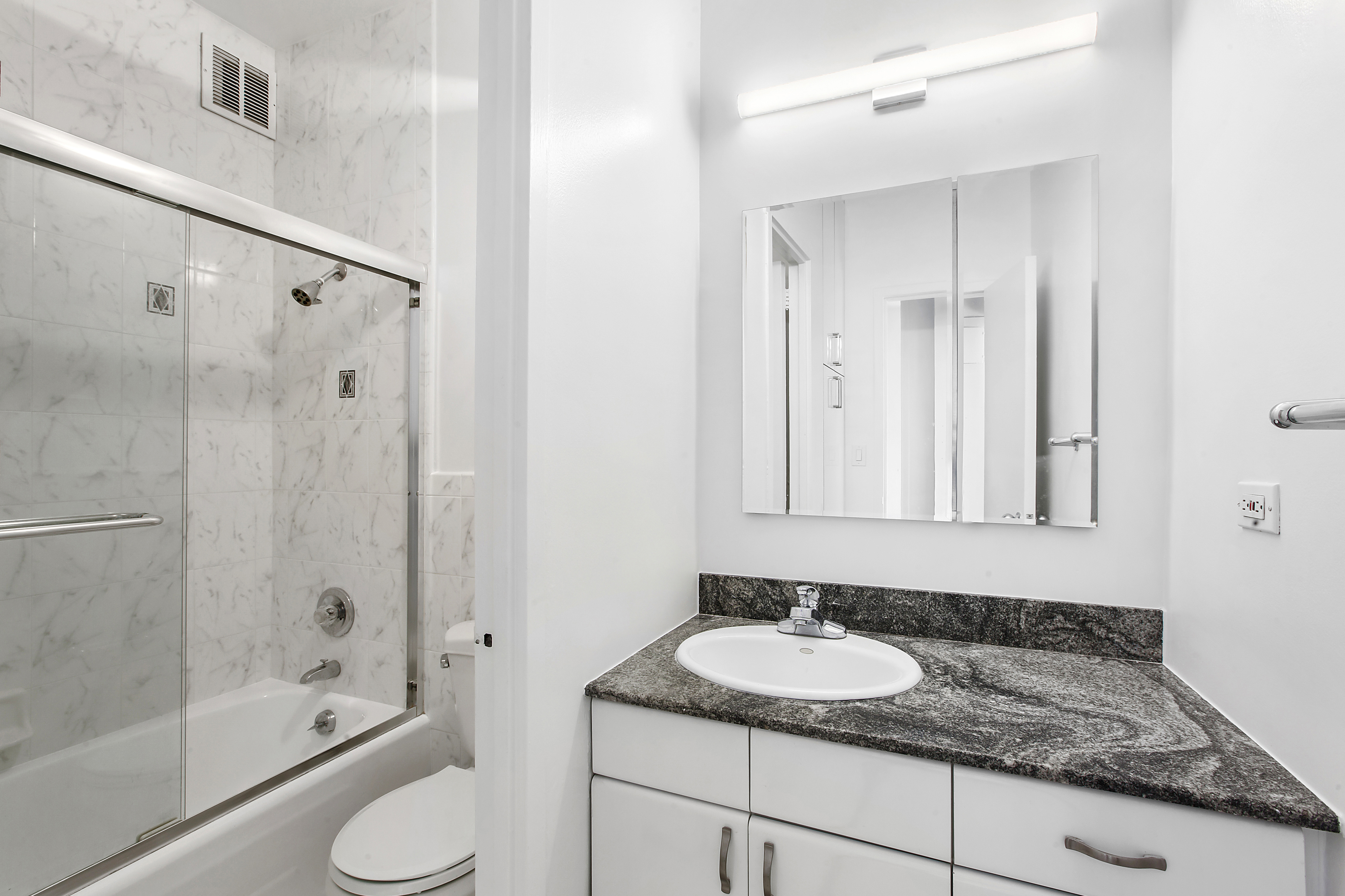 60 East 8th Street, Unit 16D Manhattan, NY 10003 - Photo 6 of 10