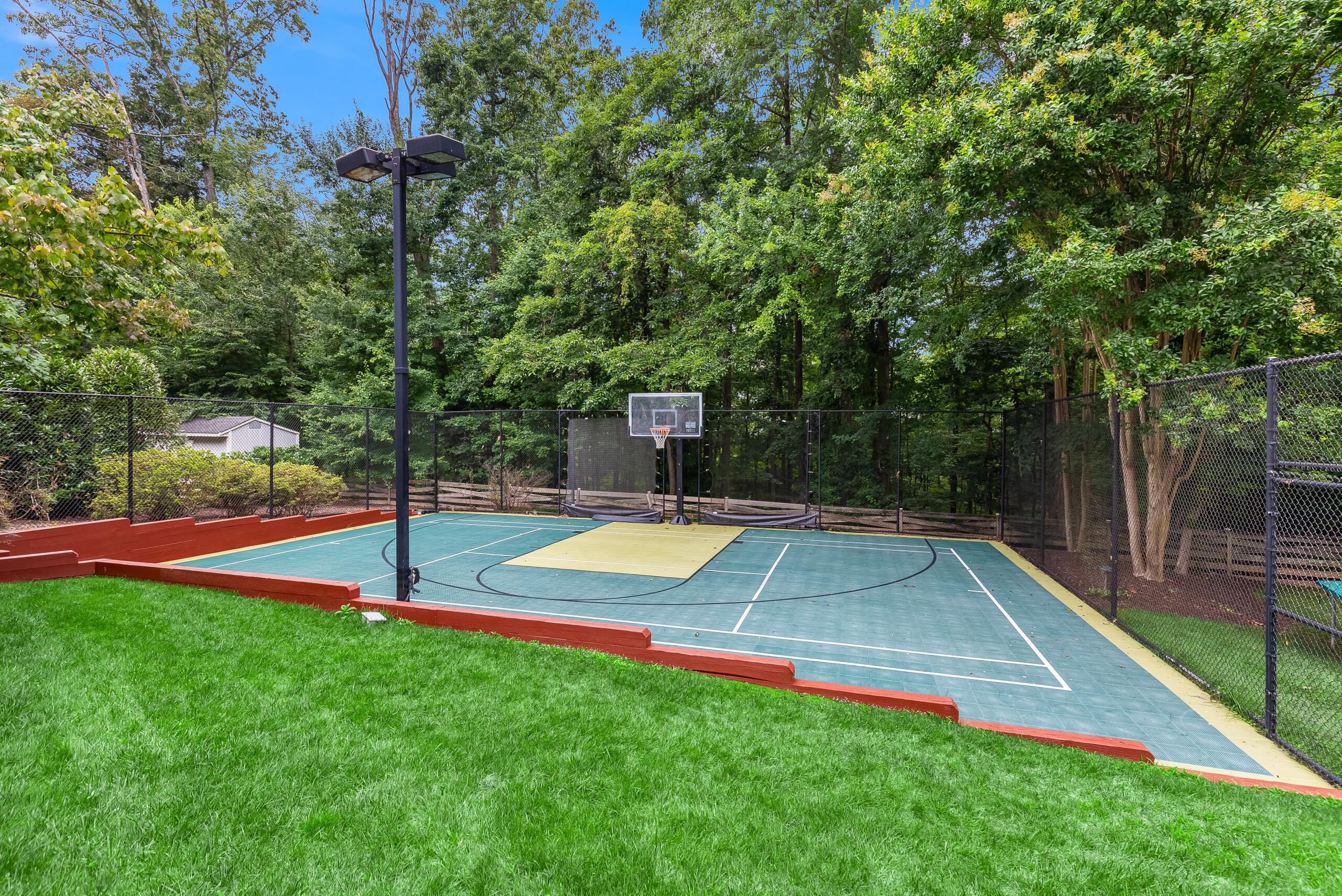 1236 Tottenham Court Reston, VA 20194 - Photo 9 of 23 Gallery Image 9
