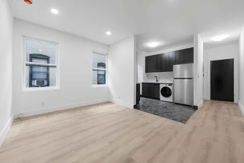 $2,750 | 23-13 Steinway Street, Unit 1R | Astoria