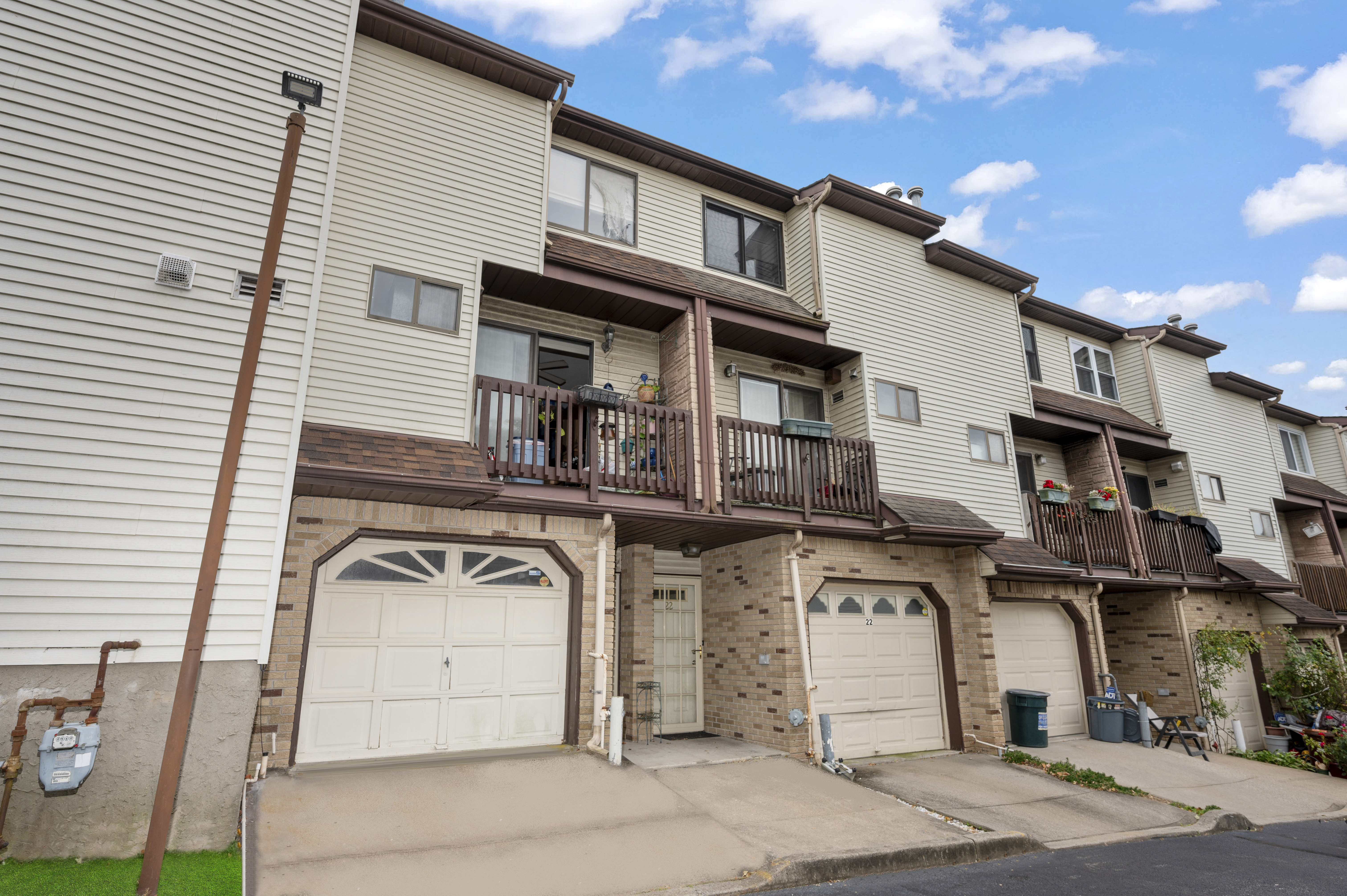 20 Eric Lane Staten Island, NY 10308 - Photo 1 of 20 a front view of a house with a white house