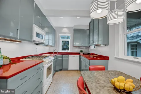 $1,425,000 | 5120 Wilson Lane, Bethesda, MD 20814