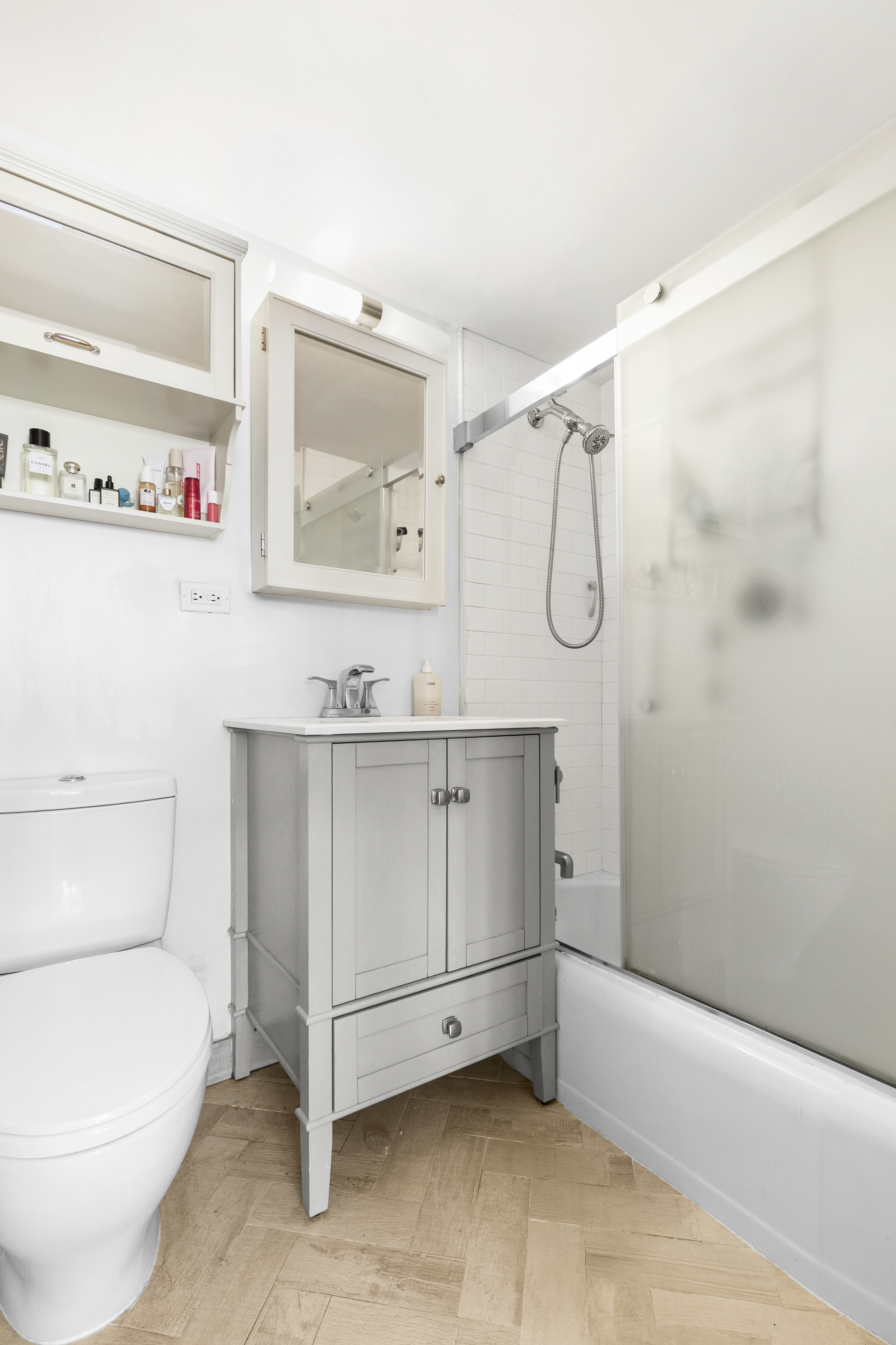 220 East 57th Street, Unit 9F Manhattan, NY 10022 - Photo 8 of 9 Gallery Image 8