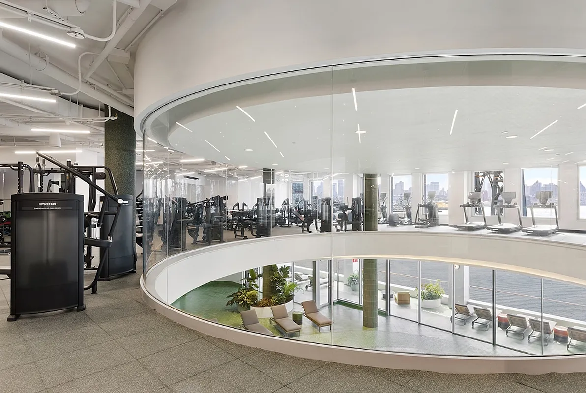 5 South 5th Street, Unit PH2B Brooklyn, NY 11249 - Photo 21 of 27 a room with lots of table and chairs