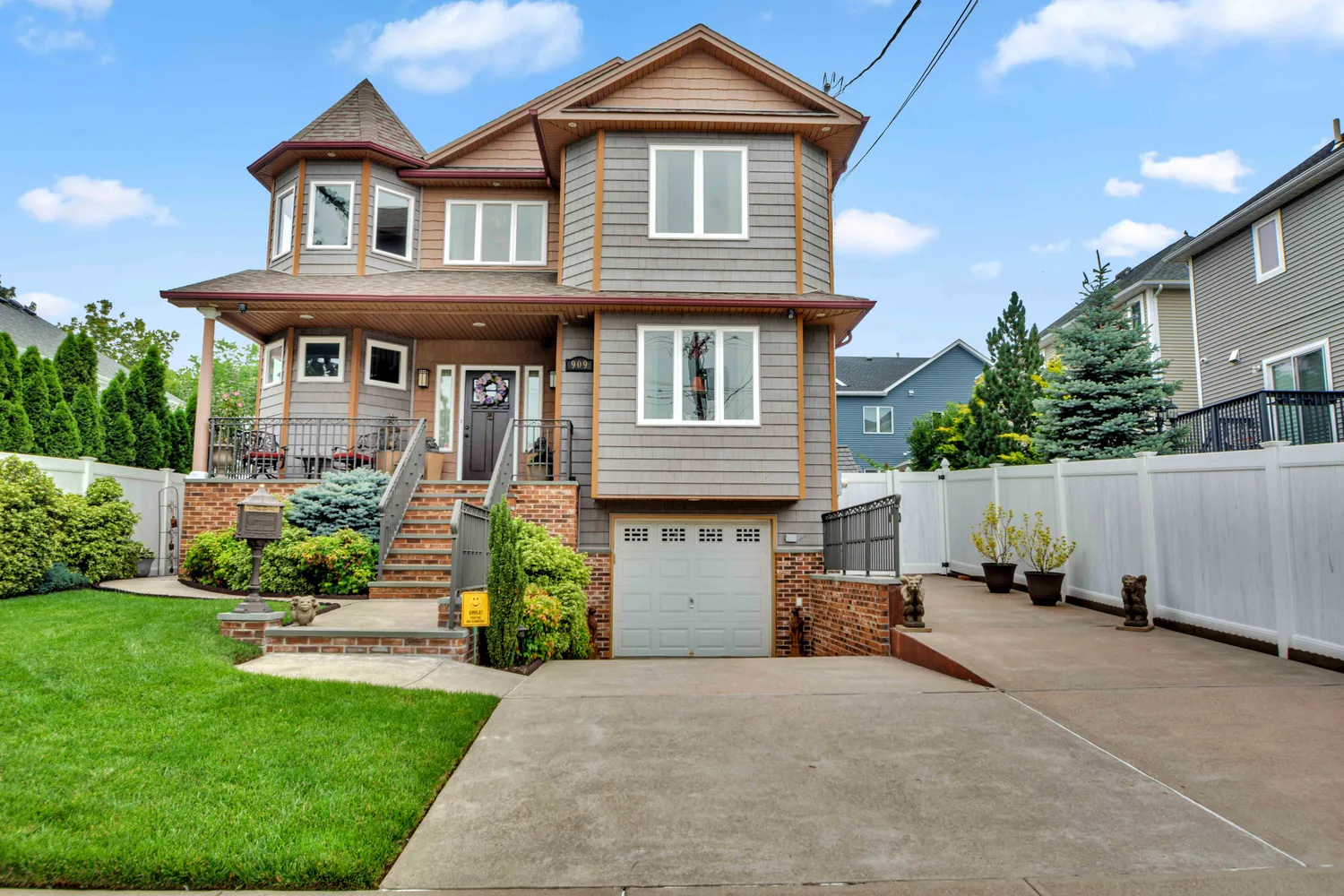 $1,495,000 | 909 Jewett Avenue | Westerleigh