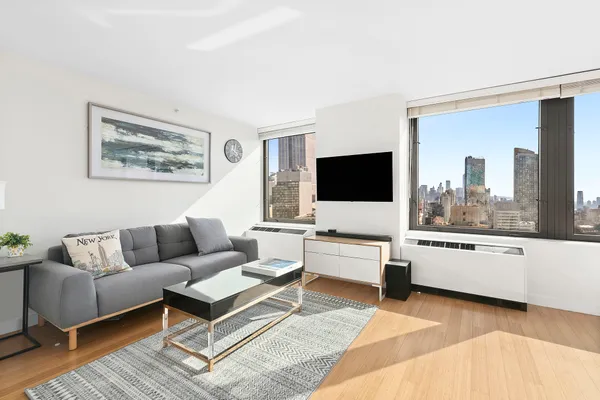 $765,000 | 100 West 39th Street, Unit 38I | Midtown South