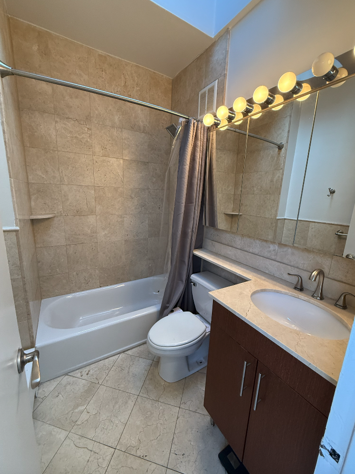 455 Park Avenue South, Unit PH1 Manhattan, NY 10016 - Photo 14 of 17 a bathroom with a sink a toilet and a bathtub