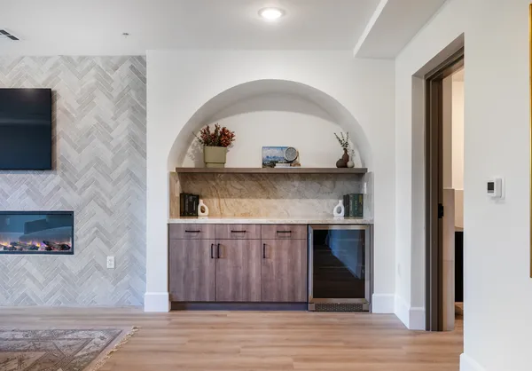 $5,500 | 1303 South Orange Drive, Unit 3BED 2BATH, Los Angeles, CA 90019