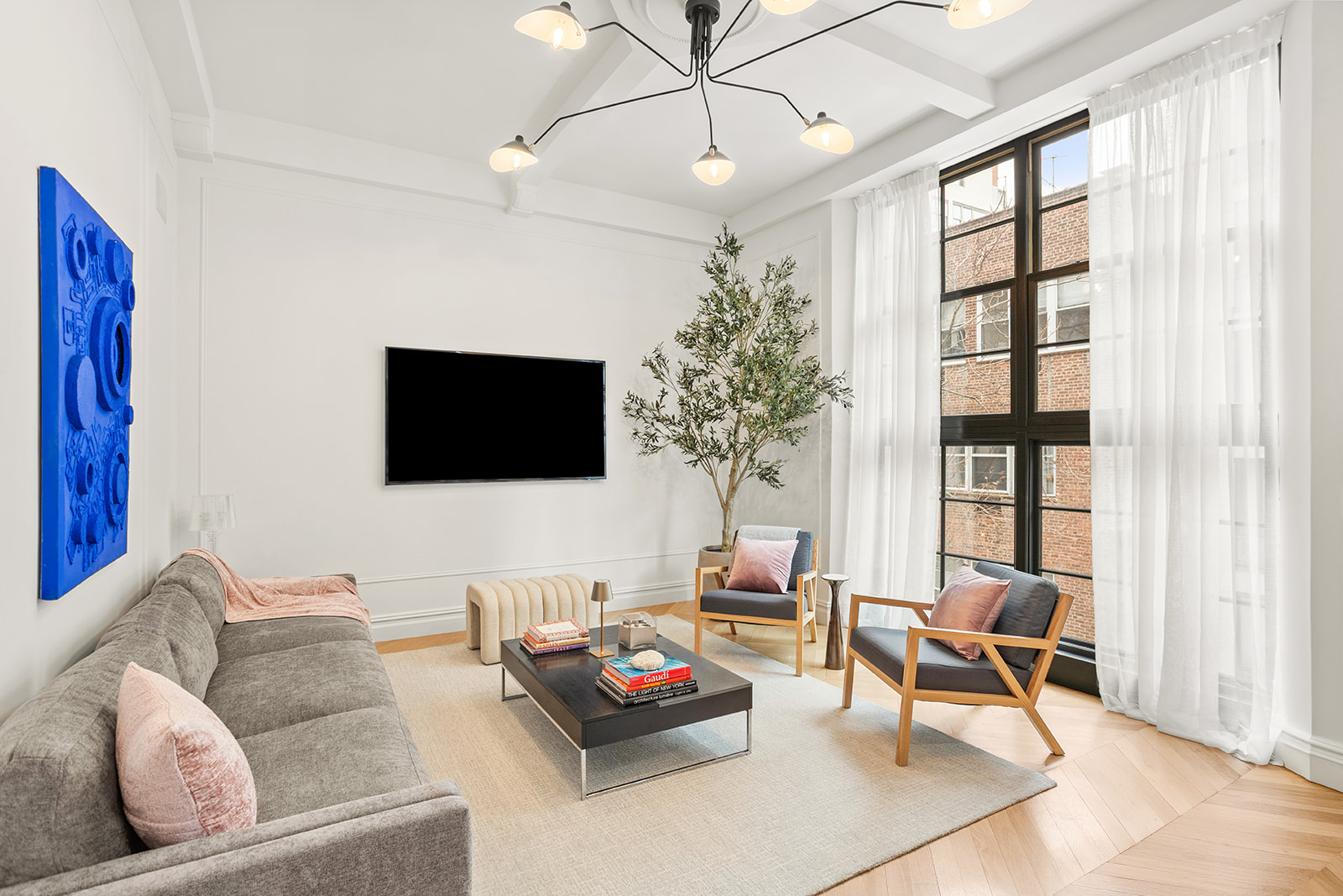 33 West 67th Street, Unit 4M Manhattan, NY 10023 - Photo 2 of 11