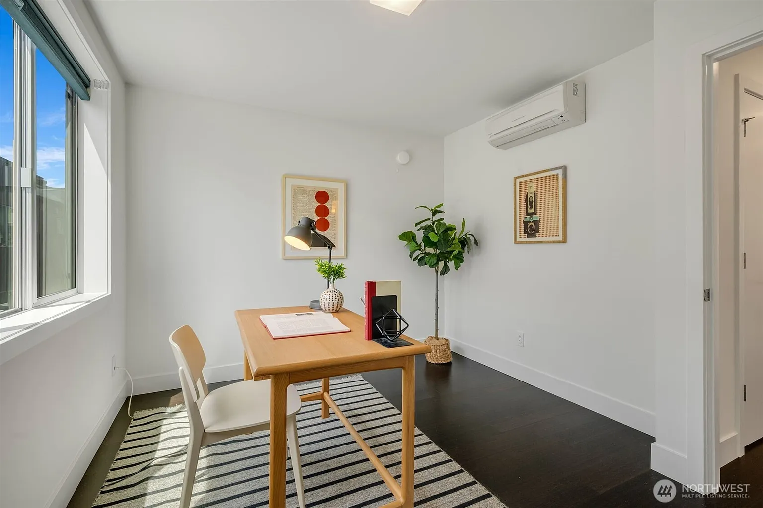 307 14th Avenue East, Unit B Seattle, WA 98112 - Photo 19 of 36