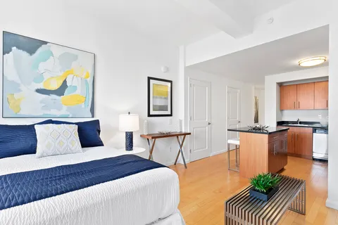$529,000 | 20 West Street, Unit 37G | Financial District