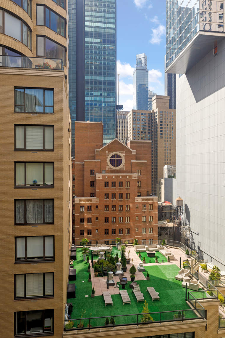 200 Central Park South, Unit 19F Manhattan, NY 10019 - Photo 3 of 13