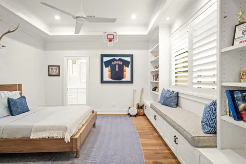 $2,300,000 | 3758 Drummond Street, Houston, TX 77025