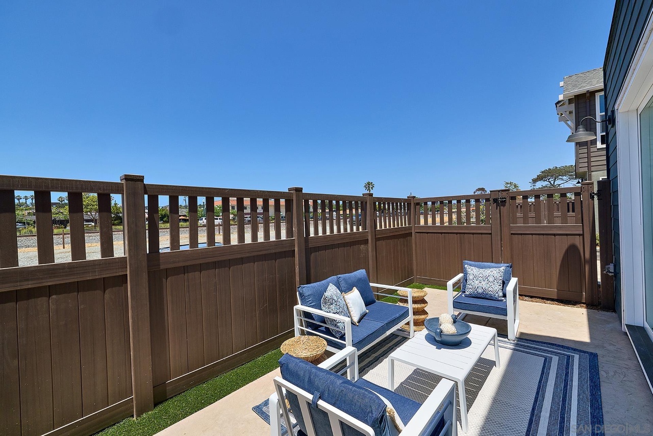 561 North Vulcan Avenue Encinitas, CA 92024 - Photo 11 of 35