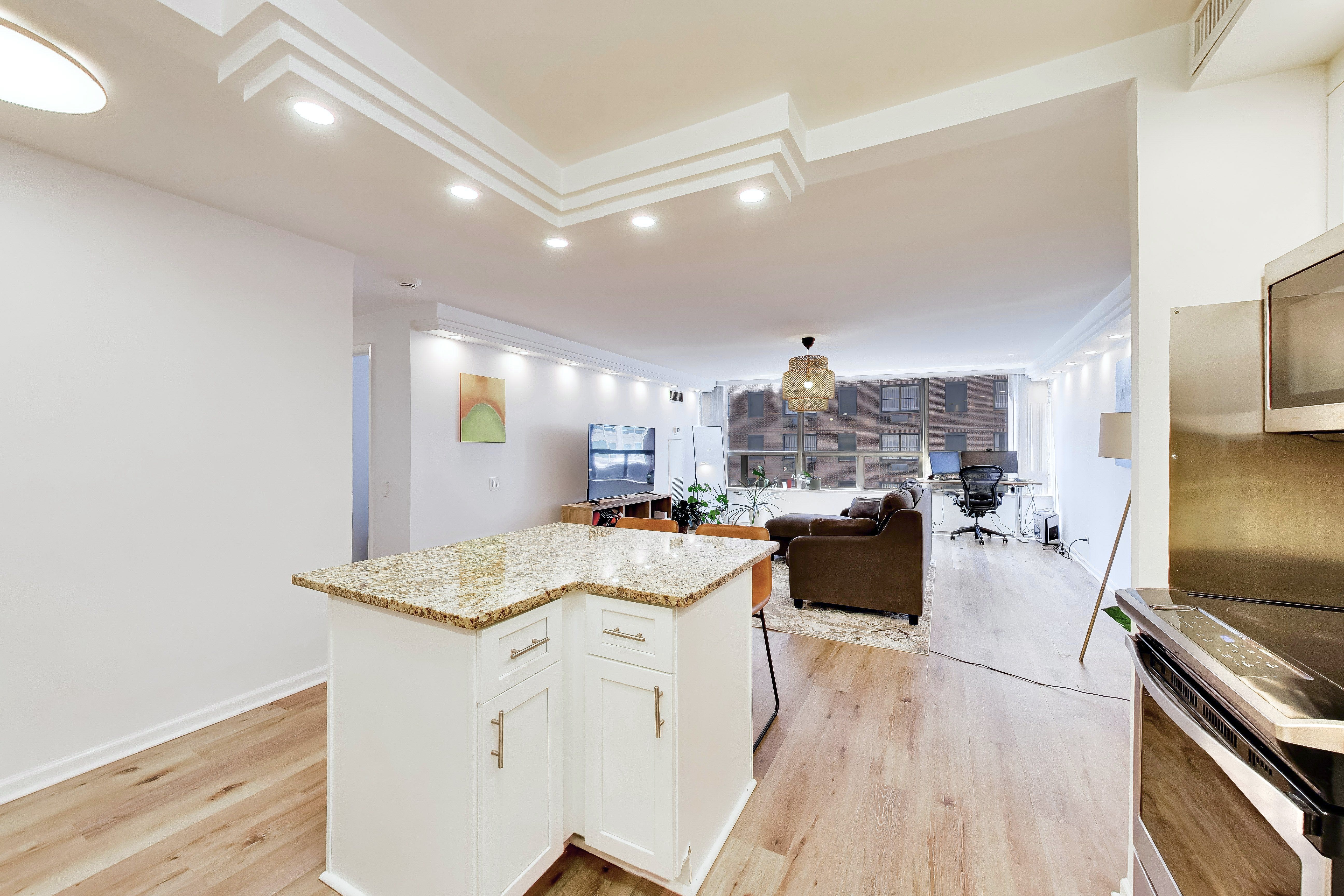 110 East Delaware Place, Unit 1402 Chicago, IL 60611 - Photo 8 of 23