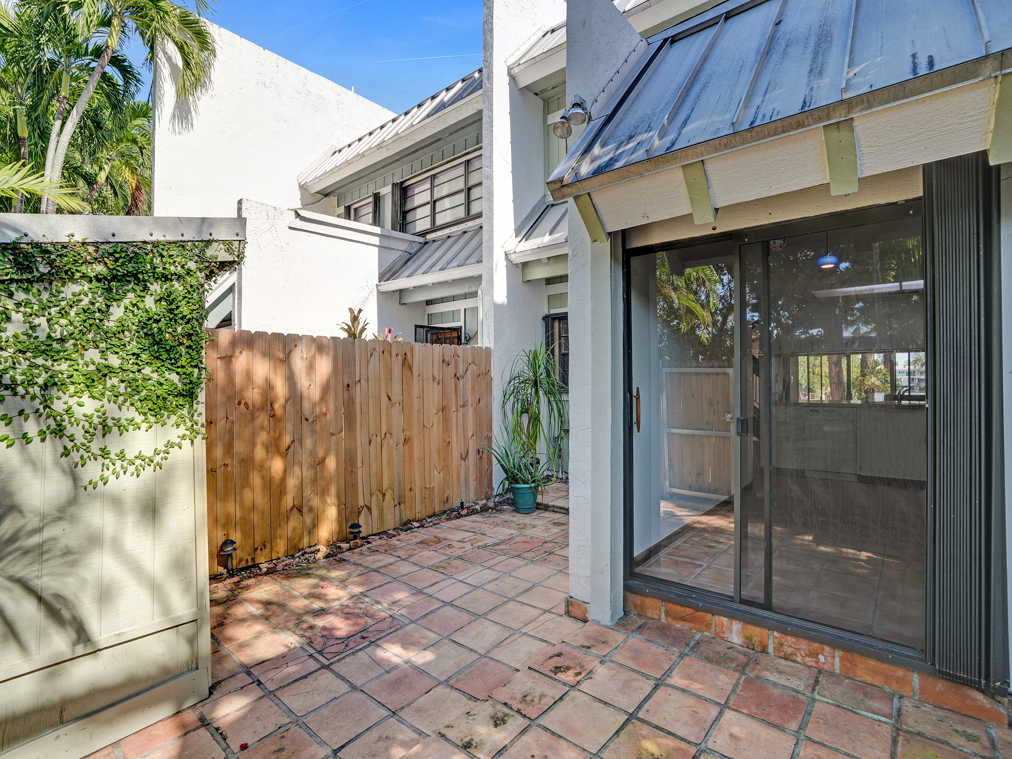 4863 Southwest 71st Place Miami, FL 33155 - Photo 5 of 54