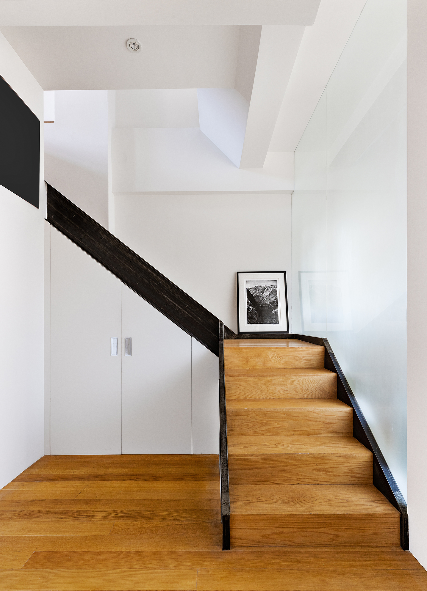 14 East 4th Street, Unit 802 Manhattan, NY 10012 - Photo 5 of 9 a view of entryway