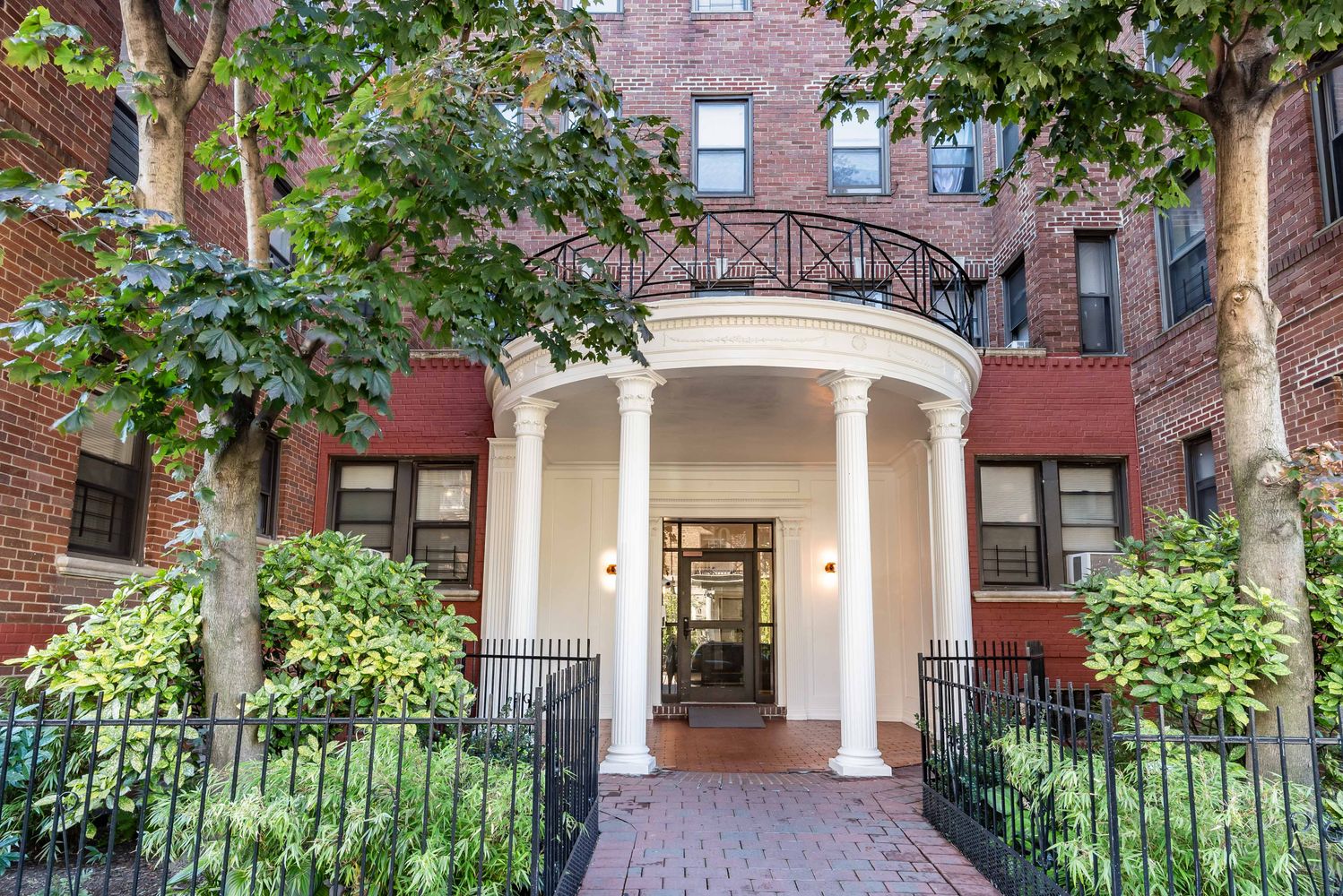 40 Clarkson Avenue Brooklyn, NY 11226 - Photo 7 of 18 a front view of a house with garden