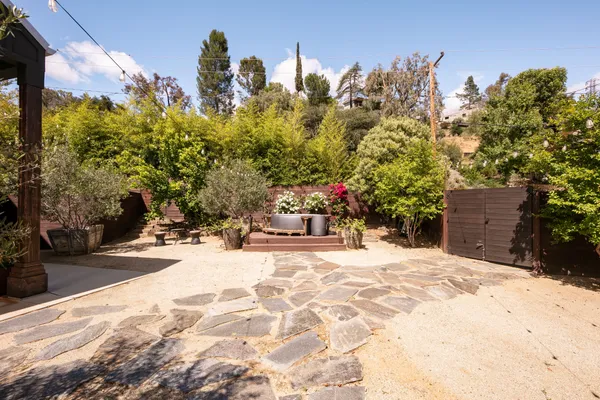 $2,550,000 | 28960 Crags Drive, Agoura Hills, CA 91301