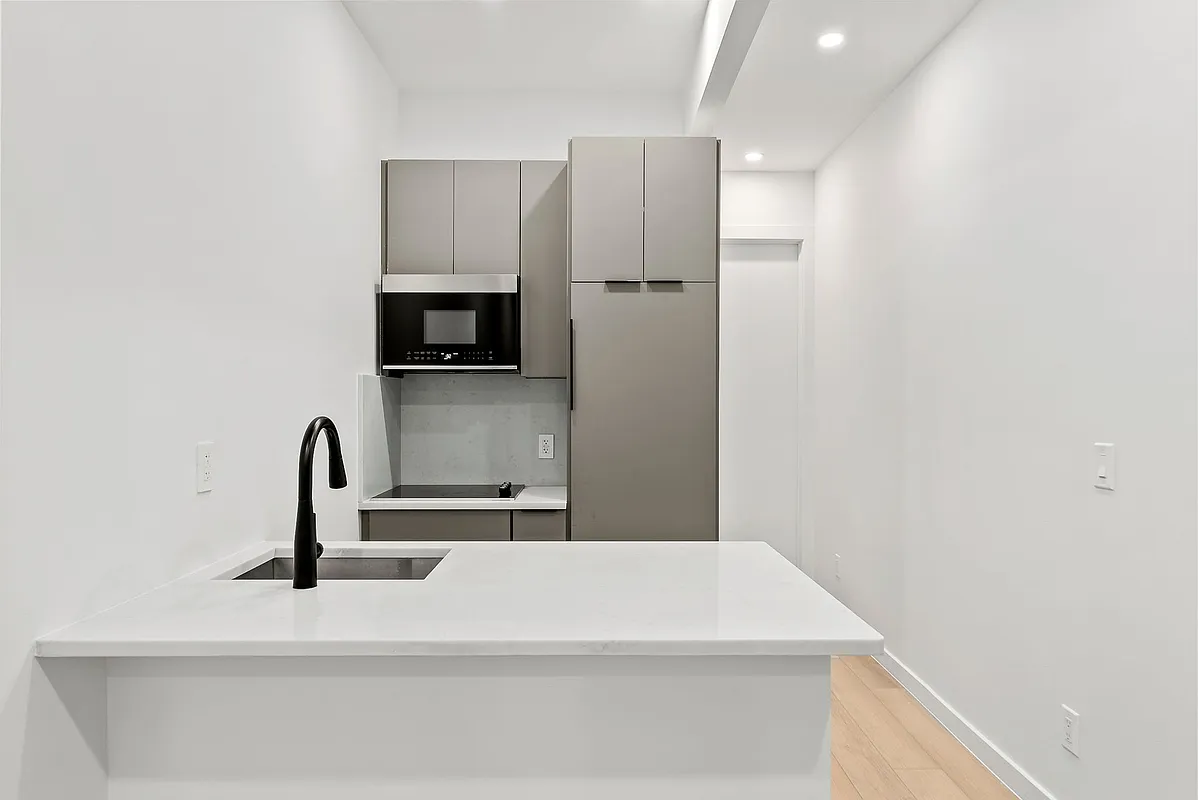 174 Meserole Street, Unit 2R Brooklyn, NY 11206 - Photo 2 of 10