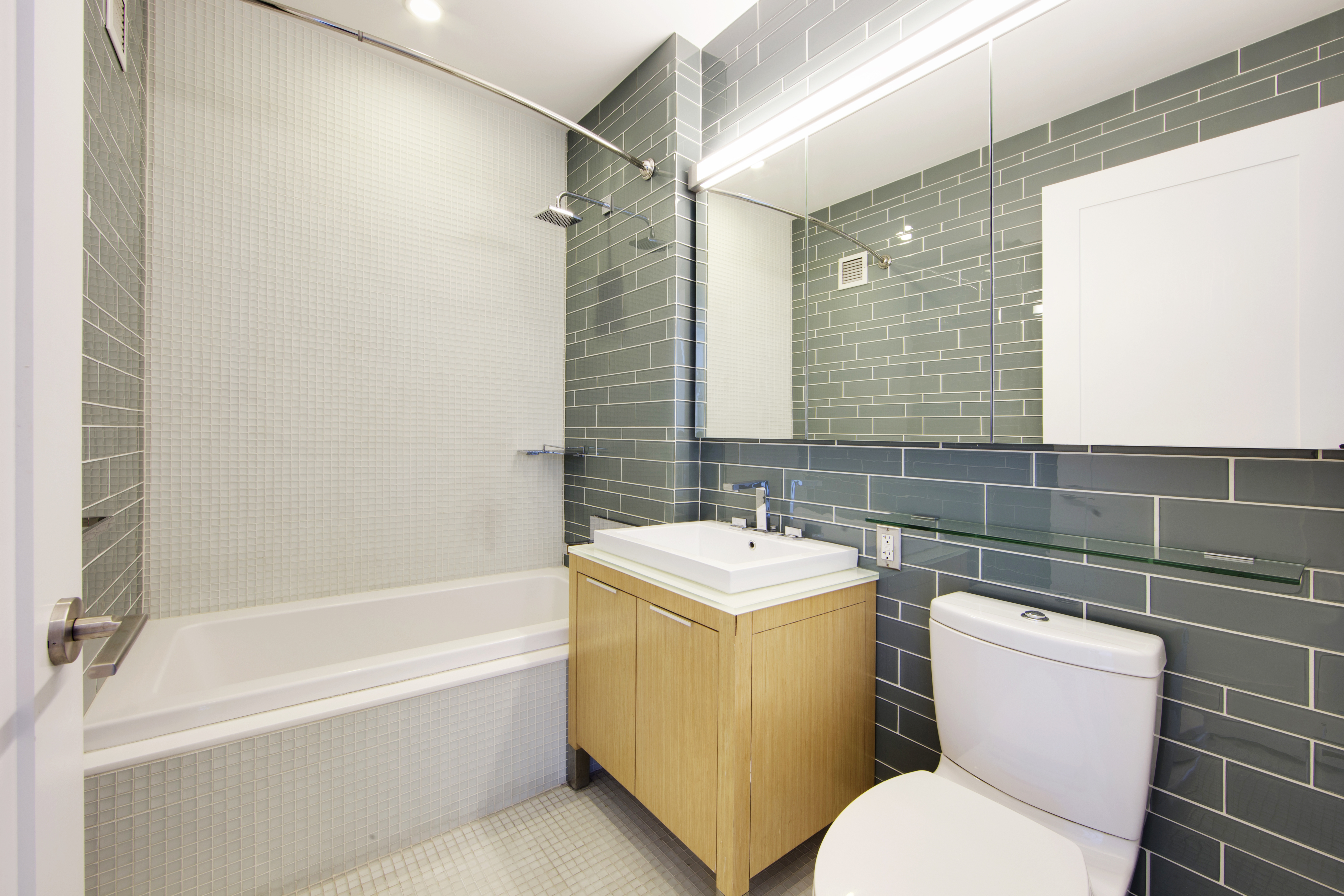22 North 6th Street, Unit 25L Brooklyn, NY 11249 - Photo 7 of 26 a bathroom with a sink a toilet and bathtub