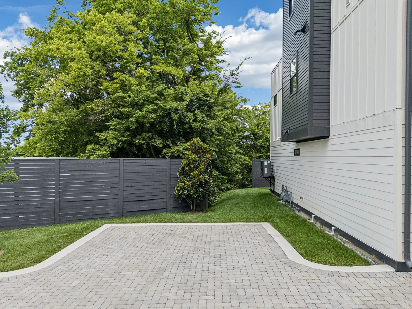 a view of a backyard with pathway