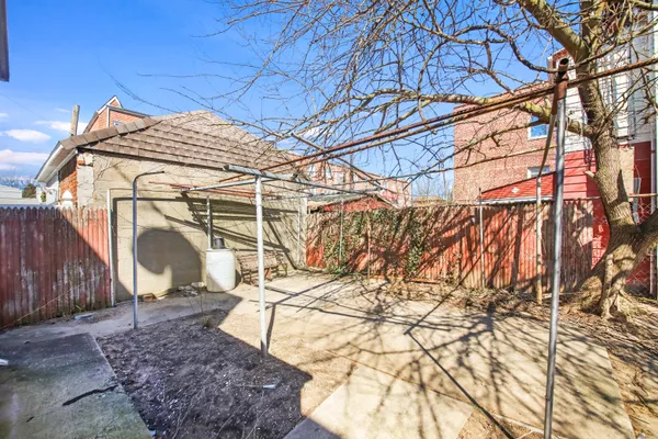 a view of a yard with a tree
