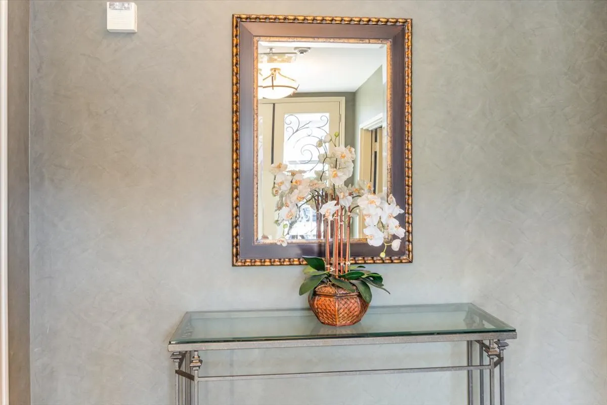 $999,999 | 4394 Farmdale Avenue, Unit 202, Studio City, CA 91604