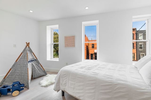 $2,295,000 | 364 Columbia Street | Red Hook
