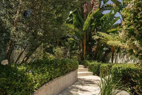 $1,549,000 | 8421 Kirkwood Drive, Los Angeles, CA 90046