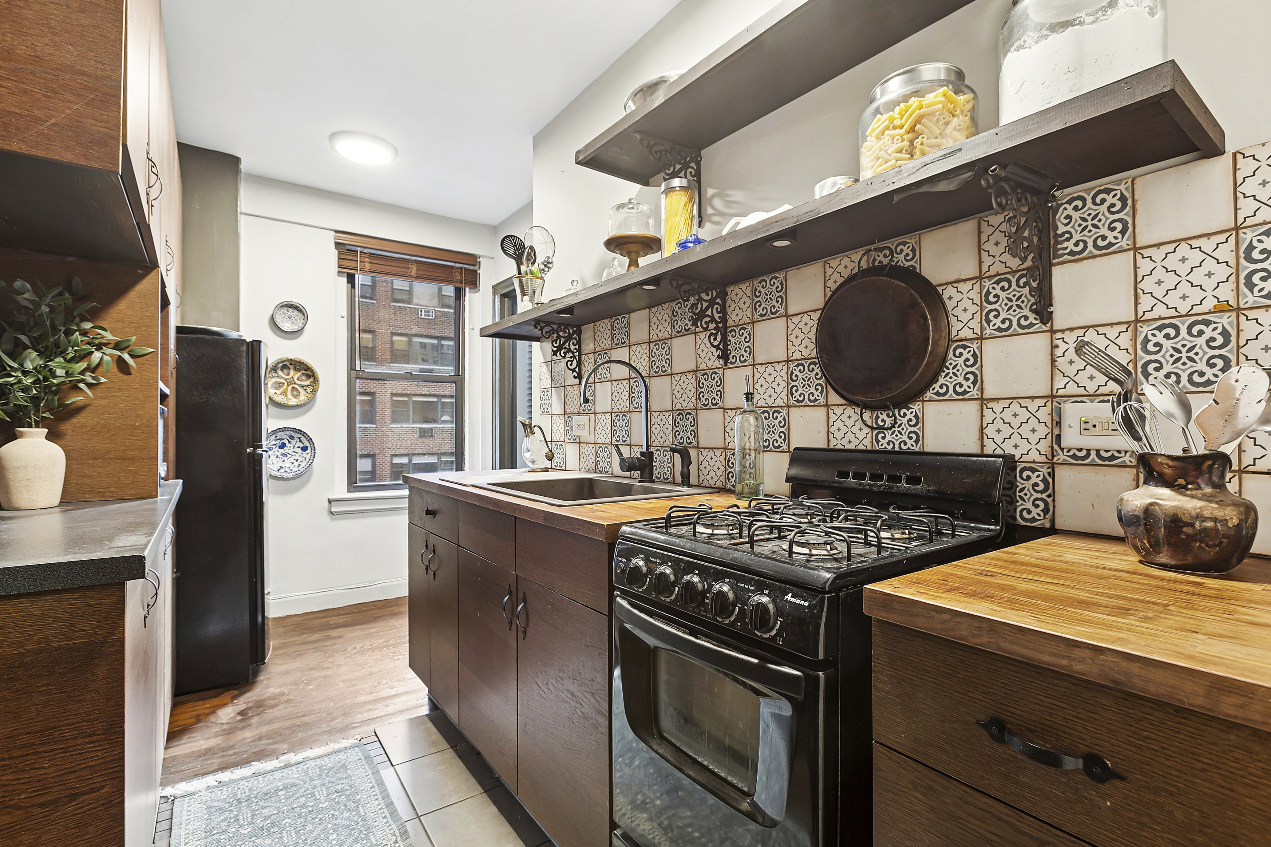 321 East 54th Street, Unit 6A Manhattan, NY 10022 - Photo 3 of 10