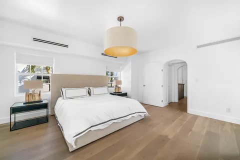 $3,950,000 | 939 West 47th Court, Miami Beach, FL 33140