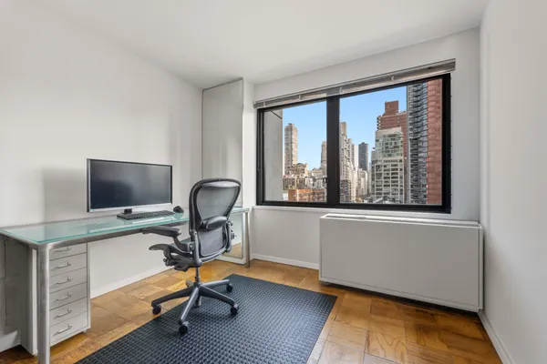 $1,850,000 | 300 East 59th Street, Unit 705 | Sutton Place