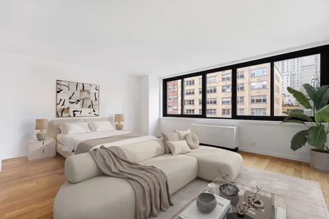 $749,000 | 515 East 72nd Street, Unit 11E | Lenox Hill