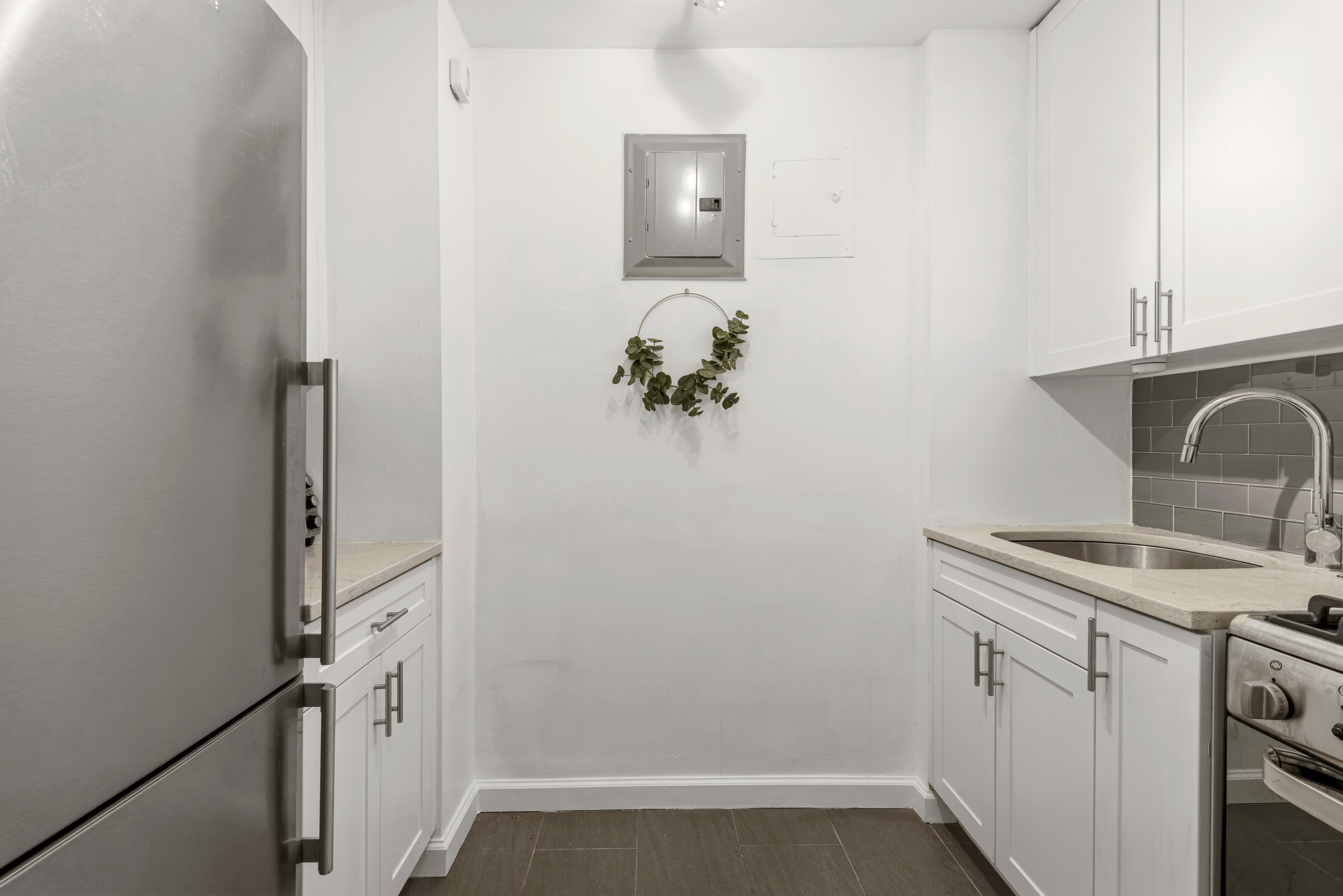 301 East 69th Street, Unit 3N Manhattan, NY 10021 - Photo 3 of 7