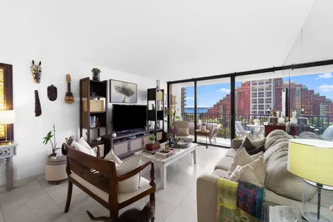 $499,000 | 1450 Brickell Bay Drive, Unit 812, Miami, FL 33131