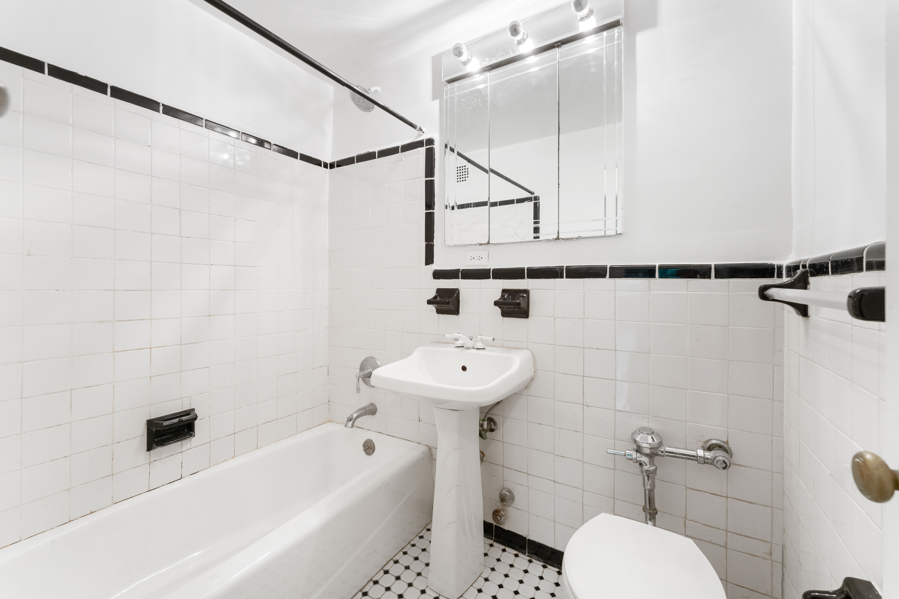 408 West 57th Street, Unit 3D Manhattan, NY 10019 - Photo 10 of 11