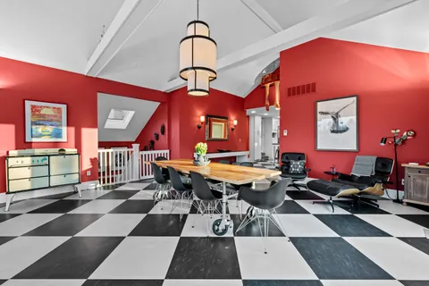 a picture of a black and white photo