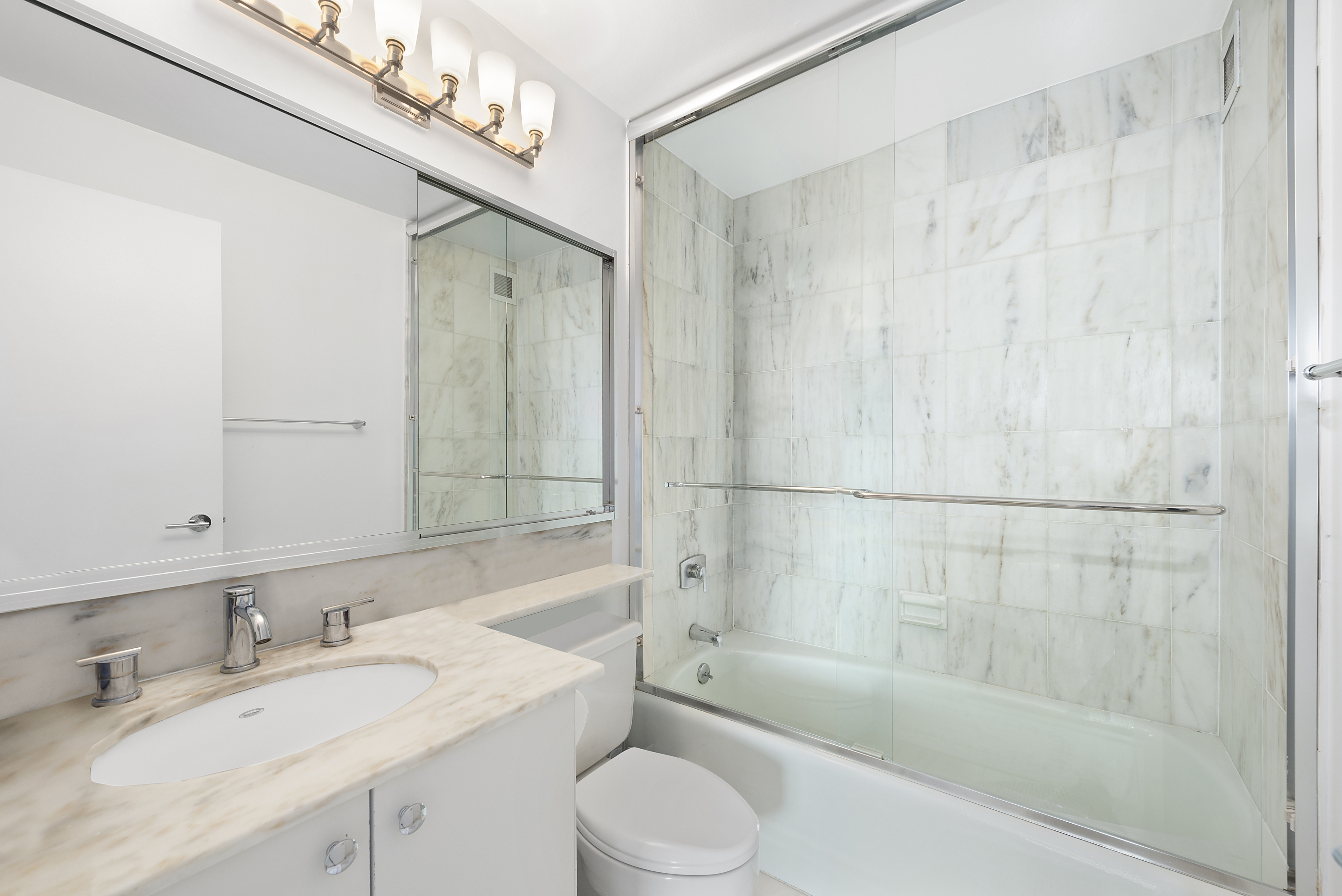 40 East 94th Street, Unit 27A Manhattan, NY 10128 - Photo 6 of 12