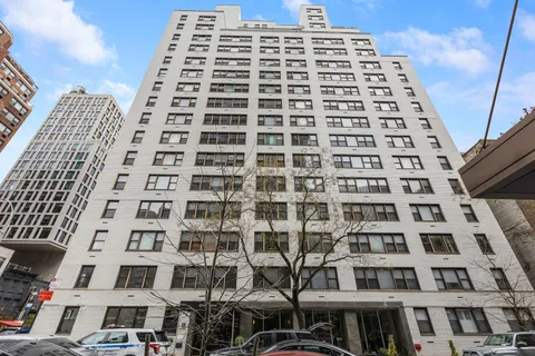$650,000 | 201 East 21st Street, Unit 4M | Gramercy