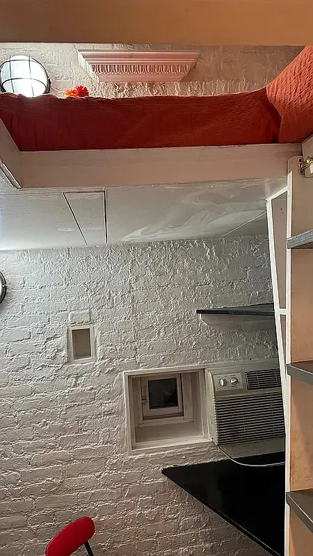 $2,895 | 415 West 46th Street, Unit 1B | Hell's Kitchen