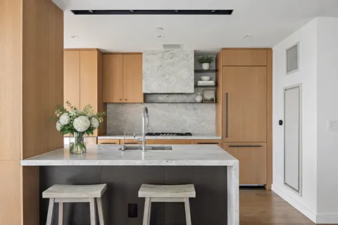 $2,195,000 | 50 Bridge Park Drive, Unit 7D | Brooklyn Heights