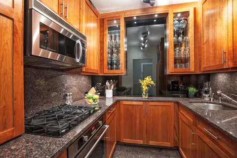 $799,000 | 205 East 63rd Street, Unit 11E | Lenox Hill