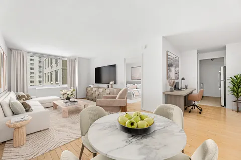 $6,000 | 220 East 65th Street, Unit 8J | Lenox Hill